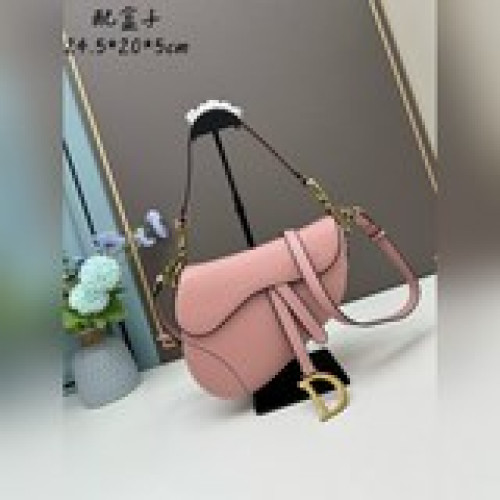 配盒 3種肩帶随搭配 大號尺寸：24.5 x 20 x 5 公分be a cla