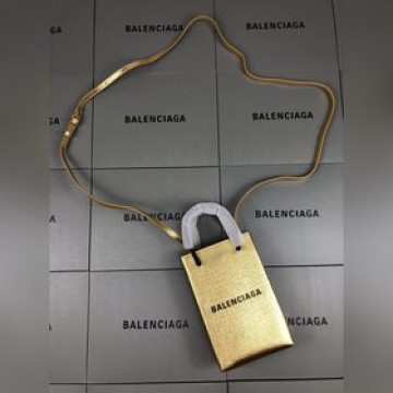 巴黎金色，Balenciaga牛皮購物袋新成員——手機包想要帥、簡潔又不用擔心