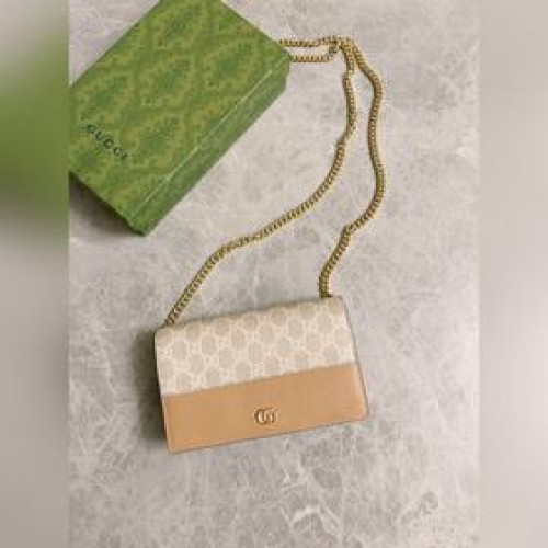 頂級原單！GGMarmont系列鍊帶錢包采用色調柔和的進口牛皮制作，采用同色調樹