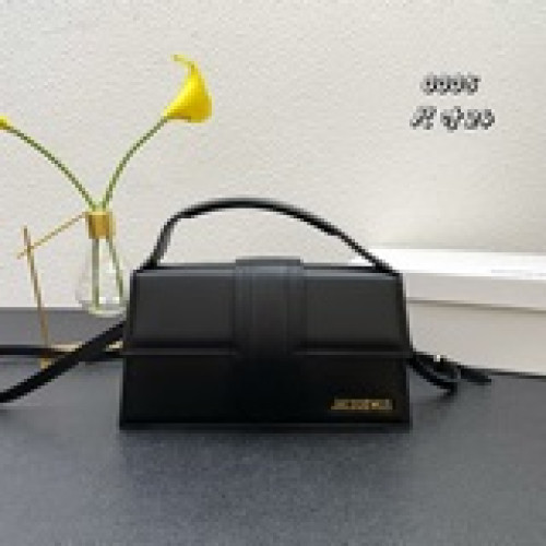 配盒子jacquemus*手提單肩包獨特的包身設計 加上手提時髦又可愛 高純度