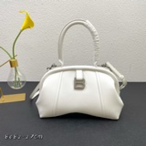 Balenciag＊Editor沙漏餃子包 BB新推出有一種獨特的魅力 讓人一眼