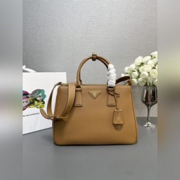 【頂級原單】（1BA274平紋皮）新款殺手包，原單品質 Saffiano皮革 皮