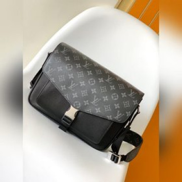 M30746 頂級原單 New 郵差包嶄新亮相 Taigarama 系列，以柔軟