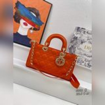 配盒子，春夏lady d-joy系列 這款 lady d-joy 手袋突顯 la