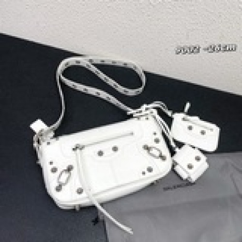 巴黎世家機車包，郵差包，重磅新款王炸登場la ，可調節編織肩帶附加孔眼  腋下