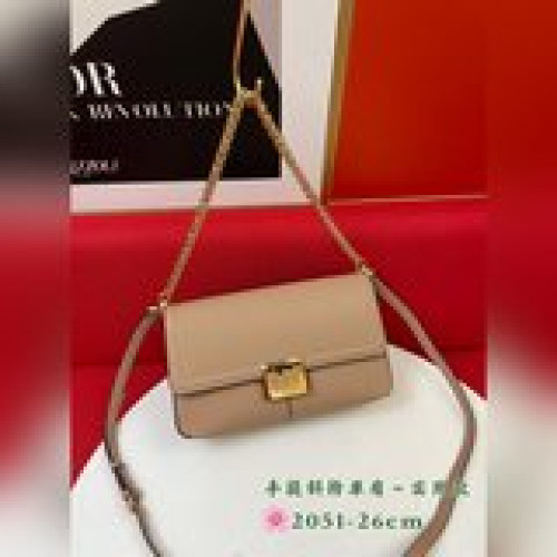 【全皮配盒子】  MK秋冬季節新品來襲，雙肩帶，可腋下背可斜挎，大衆又大氣，永不