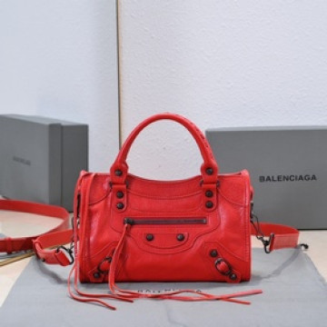 Balenciaga， 時代眼淚 機車包經典系列重現，時尚潮流，比舊版更簡潔大方