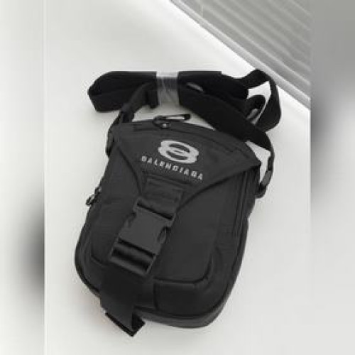 巴黎世家Balenciaga單肩包 小挎包 斜挎包 翻蓋插扣設計 采用意大利進口