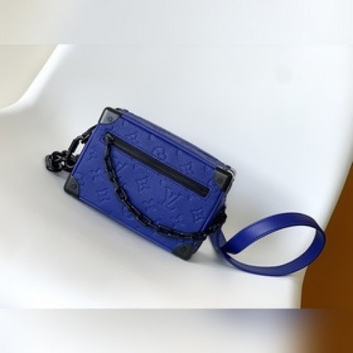 M82558 頂級原單 本款 Mini Soft Trunk 手袋取材柔軟 Ta