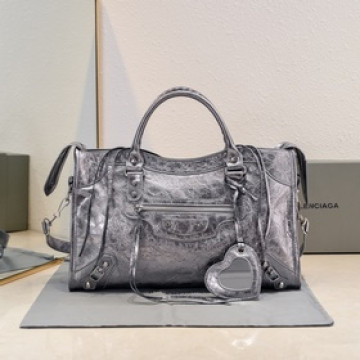 Balenciaga，新款機車包經典系列重現，時尚潮流，比舊版更簡潔大方，輕巧，