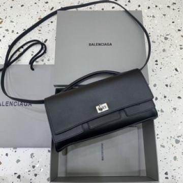 新款 Bel Air Clutch 翻蓋手拿包[黑色銀扣] 一向巨能裝的巴黎家