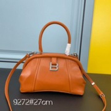 Balenciag＊Editor沙漏餃子包 BB新推出有一種獨特的魅力 讓人一眼