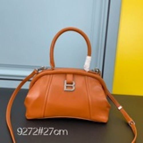 Balenciag＊Editor沙漏餃子包 BB新推出有一種獨特的魅力 讓人一眼