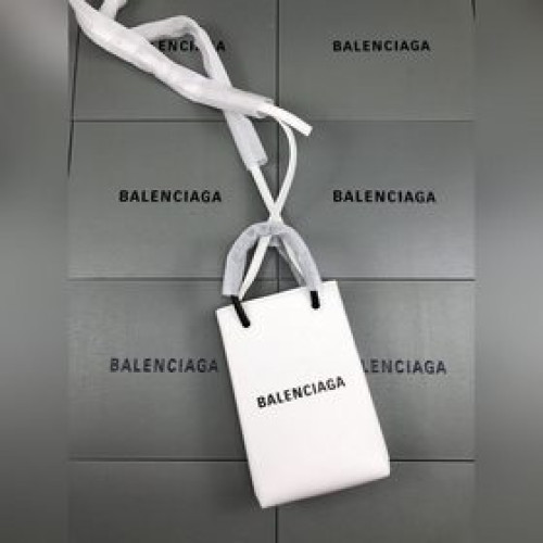 巴黎Balenciaga牛皮購物袋新成員——手機包想要帥、簡潔又不用擔心出錯的