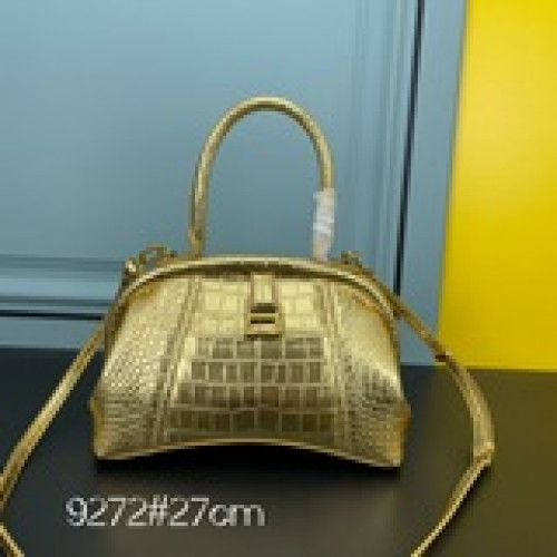 Balenciag＊Editor沙漏餃子包 BB新推出有一種獨特的魅力 讓人一眼