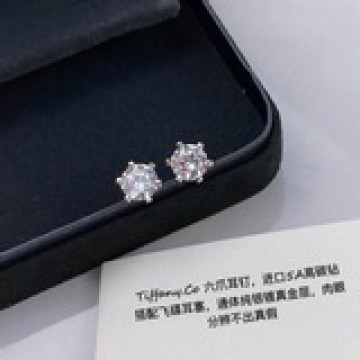 全新升級版，搭配原版飛碟耳塞，T家蒂芙尼六爪耳釘 進口高碳鑽 S925純銀 風靡