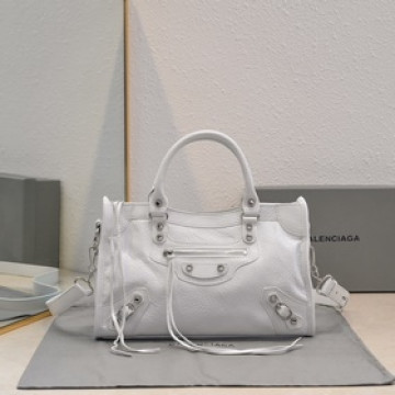 Balenciaga， 時代眼淚 機車包經典系列重現，時尚潮流，比舊版更簡潔大方
