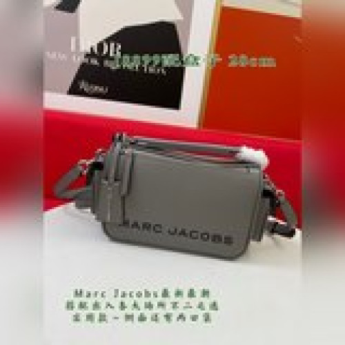 Marc Jacobs最新最潮秋冬新品剛剛上市，搭配出入各大場所不二之選，實用，