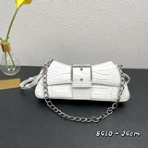Balenciag 新品出貨 單肩 鍊條腋下包 可斜挎 牛皮 原版五金 上身超