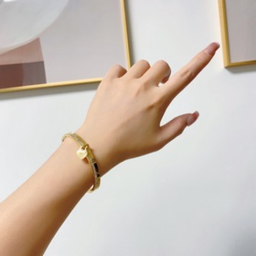 蒂芙尼TIFFANY&CO。鑲鑽愛心手镯 超多明星網紅同款。原單貨 中性款高版本