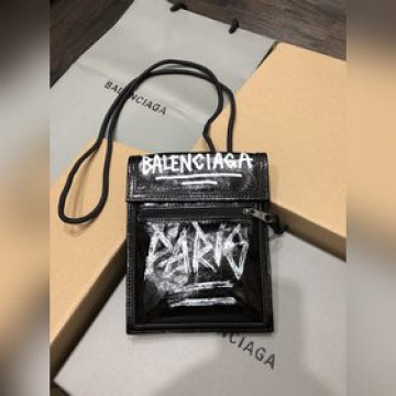 巴黎Balenciaga新款斜背/腰包/香煙包巴黎世家每次的設計都是剛剛好