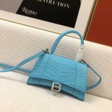 鳄魚紋Balenciagα全新推出了帥爆的Hourglass沙漏兩用腰包、獨特的