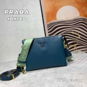首發普拉達《PRADA》雙肩帶 “意大利制造”設計精湛[偷笑]打造沉穩架勢，經典