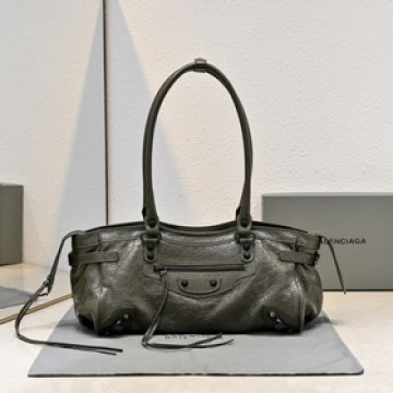 Balenciaga長款胯下長挽機車包，顔色：橄榄綠