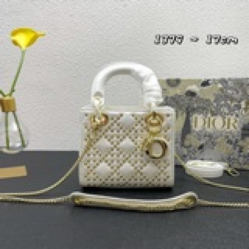 配盒迪奧戴包愛心克裡斯汀·迪奧 七夕定制款（Christian Dior，CD）