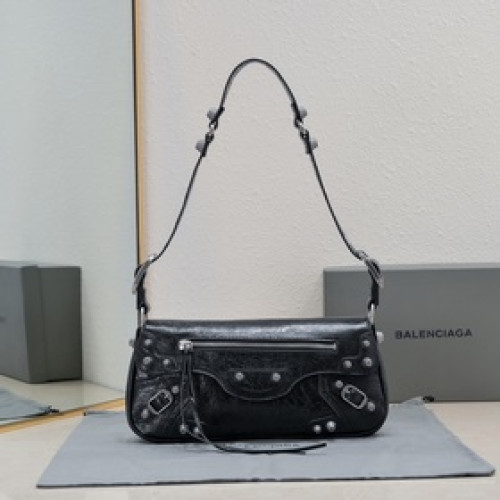 Balenciaga新款腋下包30*15*5