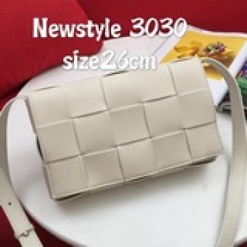 B家cassette新款編織 斜挎/四方方的包型搭配經典編織元素 整體複古又有味