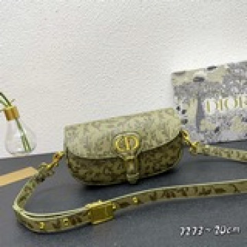配盒子【原版品質】迪奧豆腐包 Dior BOBBY 新款複古包，複古牛皮的紋路，