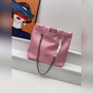 全新尺寸手拿包小號引流潮流前線的牌子，一直很知道如何抓住人心。垃圾袋不光有Cha