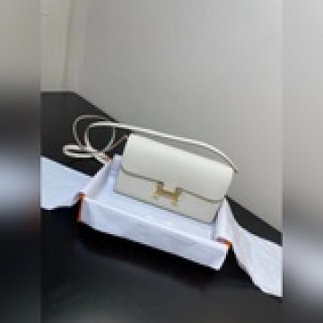H家出新品咯 Constance 康康斜挎包也可以當手包使用 配置肩帶 配置包裝