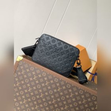 全鋼五金 變碼芯片 頂級原單 M69827全皮壓花 DUO 郵差包 頭層牛皮 D