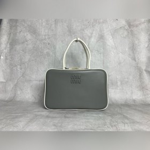 5BB117 (灰拼白)[特級原廠皮]M家新品公文包，采用頂級進口小牛皮，皮質光