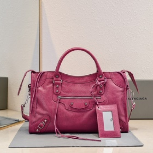 Balenciaga，新款機車包經典系列重現，時尚潮流，比舊版更簡潔大方，輕巧，