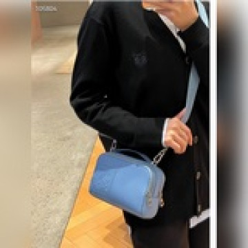 相機包新成員來咯 現貨現貨√今年流行的橫款版型 情侶款 緞面牛皮質感滿分搭配