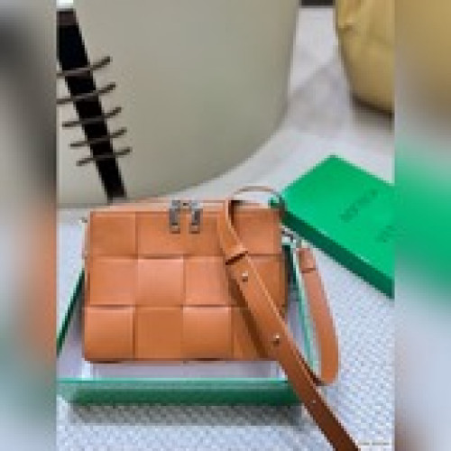 配盒子 Bv高級 Cassette手袋 編織豆腐包 新款，簡潔的線條，街頭巷尾它