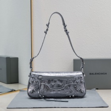 Balenciaga新款腋下包30*15*5