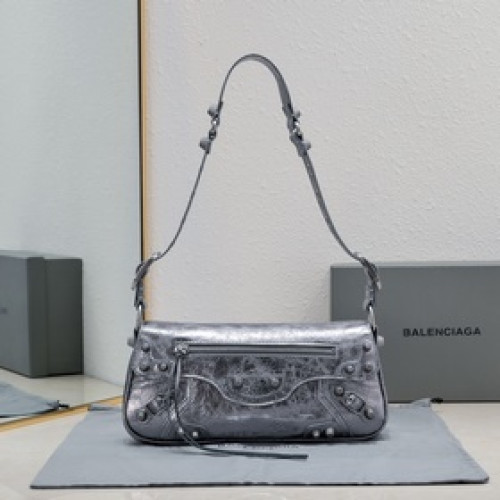 Balenciaga新款腋下包30*15*5