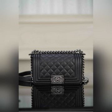 頂級進口原廠皮 所見即所得！  CHANEL LEBOY 小球紋 黑銀小號