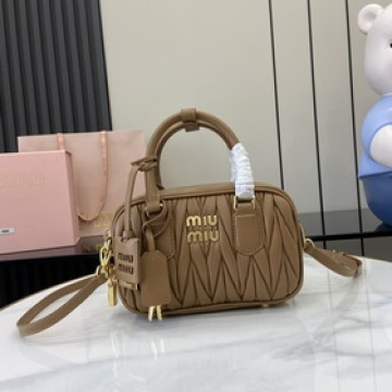 【新品】Arcadie Matelasse羊皮革小號(19cm)保齡球手提包/斜