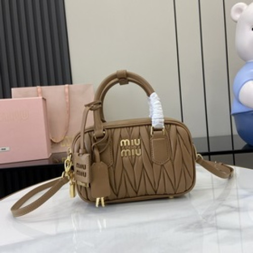 【新品】Arcadie Matelasse羊皮革小號(19cm)保齡球手提包/斜