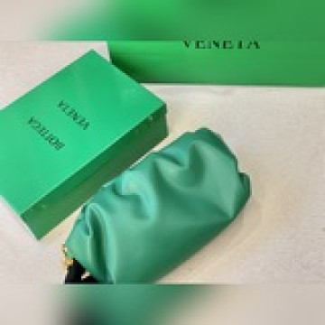 配禮盒size：30*15cmThe Chain pouch葆蝶家！！