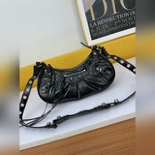 Balenciag Le Cagole半月牙腋下包斜挎包緻敬經典機車包系列重磅