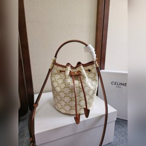 新品上線 CE 爆款抽繩水桶包！ CE 新款小號小水桶CLARA . 超大容量