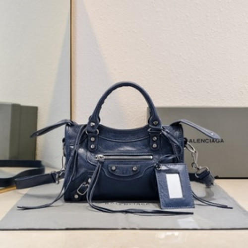 Balenciaga，新款機車包經典系列重現，時尚潮流，比舊版更簡潔大方，輕巧，