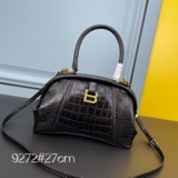Balenciag＊Editor沙漏餃子包 BB新推出有一種獨特的魅力 讓人一眼
