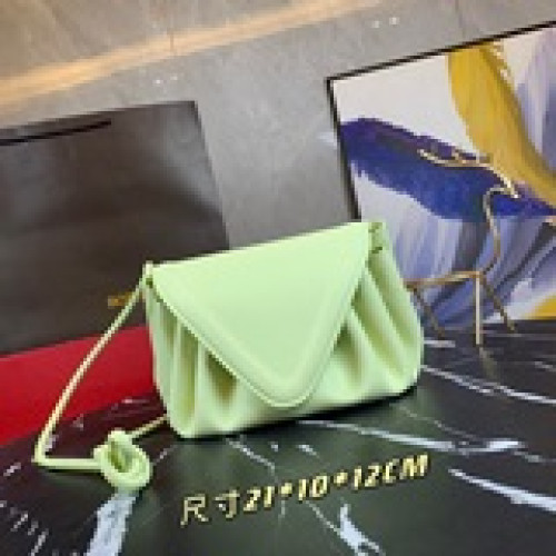 小號【原版皮高品質】  沙灘椅斜挎包經典編織與趣味設計的碰撞是出其不意的時尚，